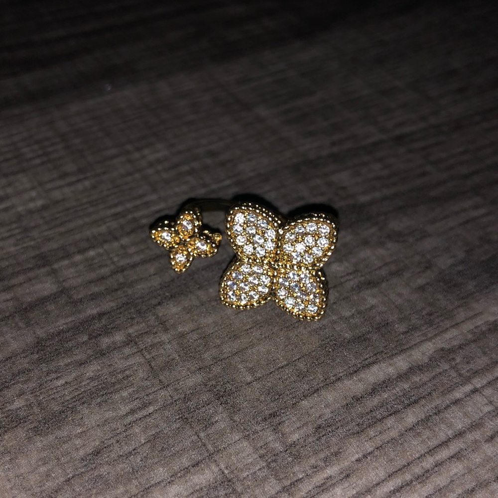 🌸💍 KC Chic four point flower ring 💍🌸
